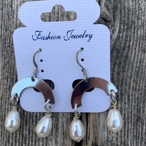 Silver and White Mother of pearl Jewelry Earrings